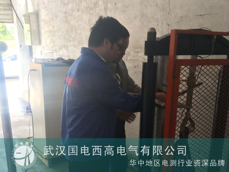 远赴内蒙阿拉善调试力学试验机